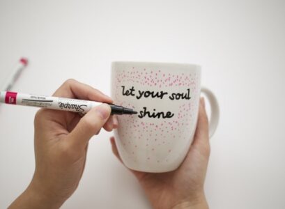tasse-personnalisée-idees-diy-facile-feutre-deco