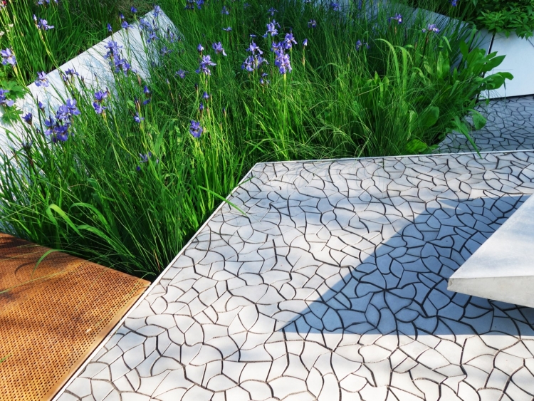 terrasse-jardin-carrelage-béton-effet-3D-terre-craquelée