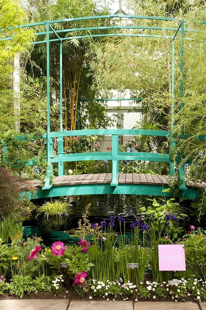 turquoise-pont-jardin-bois-plantes-deco-exterieur