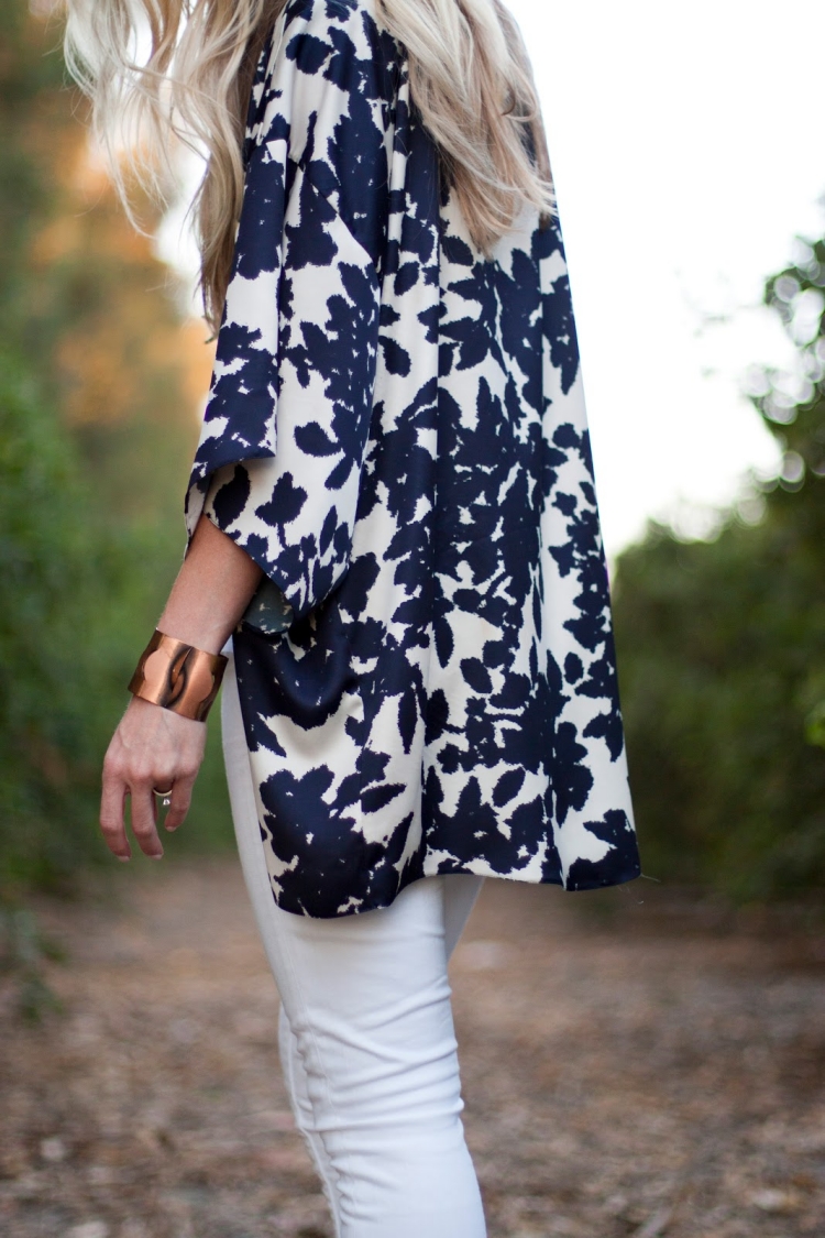 veste-kimono-femme--motif-floral-jeans-blanc