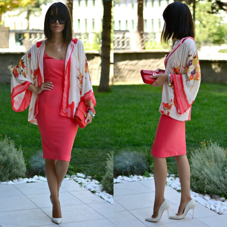 veste-kimono-femme--robe-couleur-corail-chaussure-talons