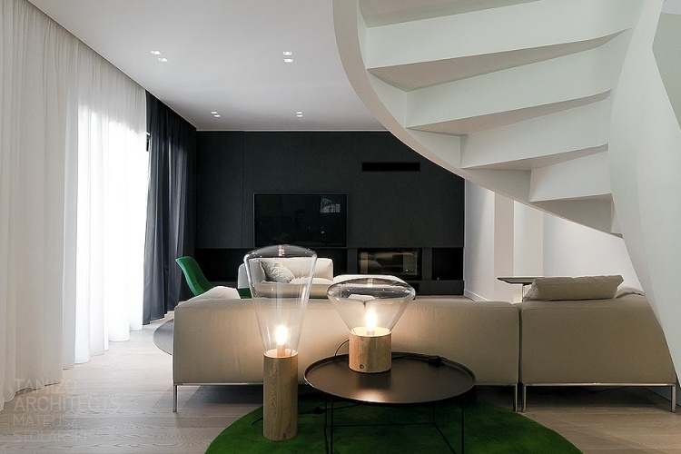 4architecture-interieure-moderne-salon-canapé-beie-clair-tapis-rond-vert-table-basse-lampes-design-tamizo architecture intérieure