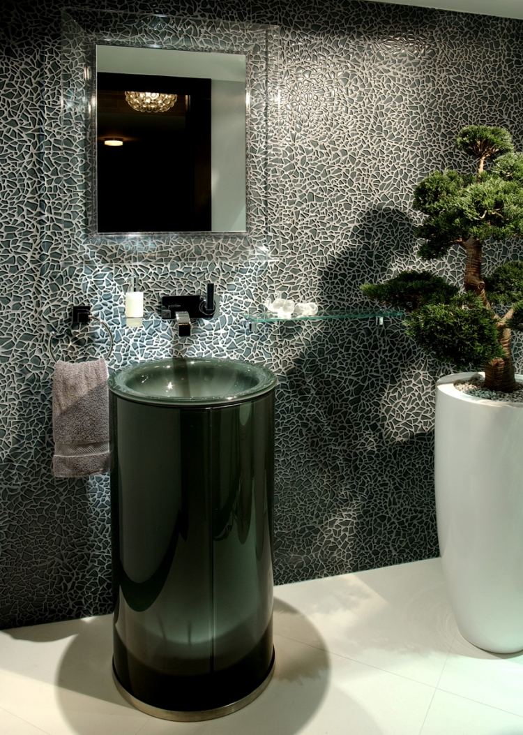 Bonsaï-intérieur--miroir-salle-bains-pot-fleurs
