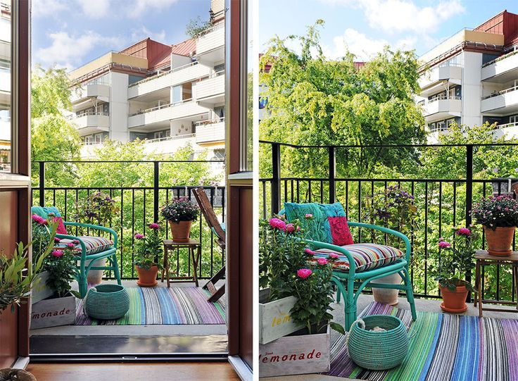 amenagement-balcon-tapis-rayé-chaise-bois-bleu-fleurs-rose-pos-terre-cuite-caisses aménagement balcon