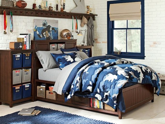amenagement-chambre-ado-garçon-mobilier-bois-sombre-literie-style-militaire-bleu aménagement chambre ado