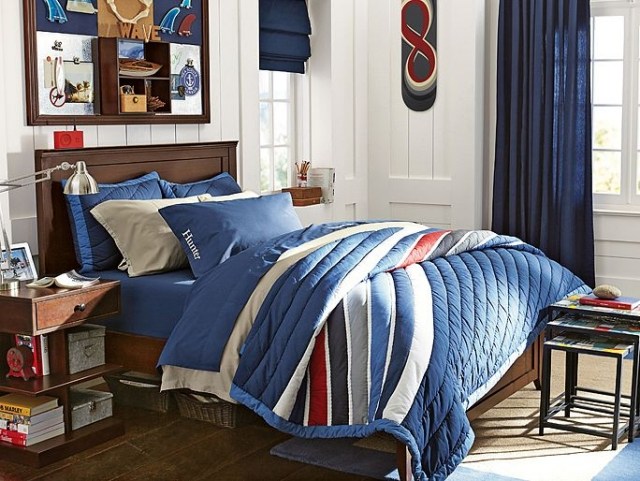 amenagement-chambre-ado-garçon-rustique-lambris-mural-blanc-literie-bleue aménagement chambre ado