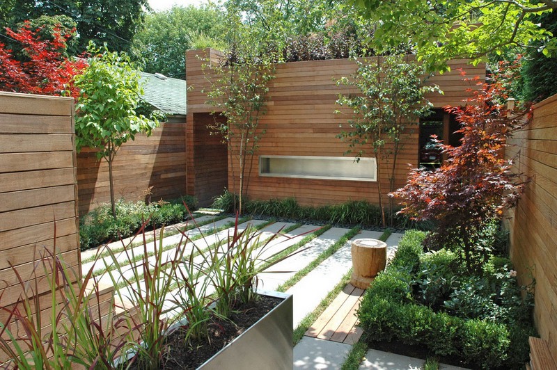 amenagement-petit-jardin-clôture-bois-arbres-érable-japon-graminées-ornement aménagement petit jardin