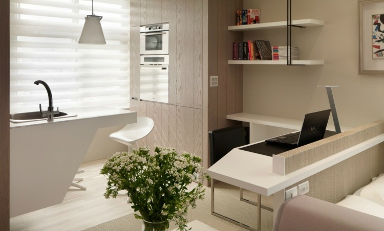 amenagement-studio-8-cuisine-plan-travail-blanc-étagères-armoires-bois-appareils-encastrés aménagement petit studio