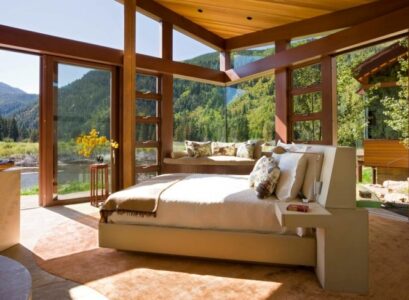 aménagement-chambre-grand-lit-coussins