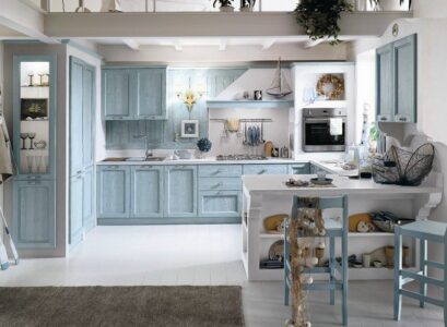 aménagement-de-cuisine- style-mediterranéen-armoire-rangement-turquoise-tabourets-hauts