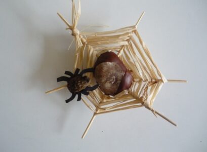 bricolage-facile-châtaignes-araignee-paille-cure-dent