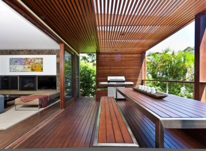 brise-vue-balcon-bois-pergola-table-rectangulaire-banc-sol-plancher