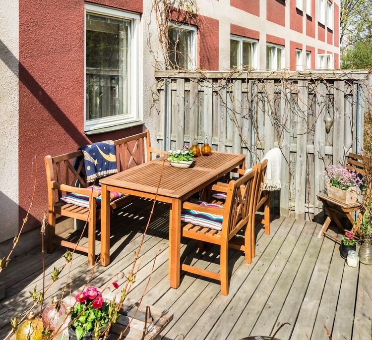 brise vue balcon bois-table-rectangulaire-chaise