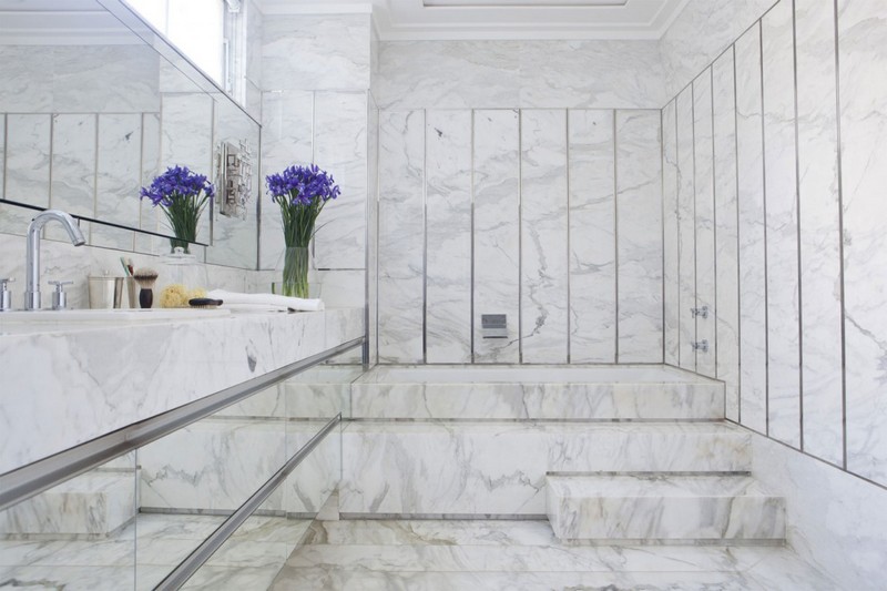 carrelage-sol-marbre-salle-bains-tout-marbre-blanc-fleurs-bleues