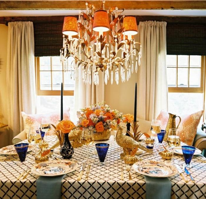 centre-table-festive-composition-florale-vase-citrouille-doré
