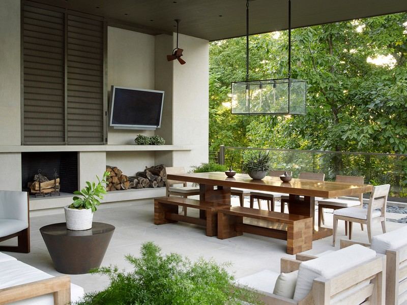 cheminee-exterieur-insert-table-manger-rectangulaire-chaises-terrasse-couverte