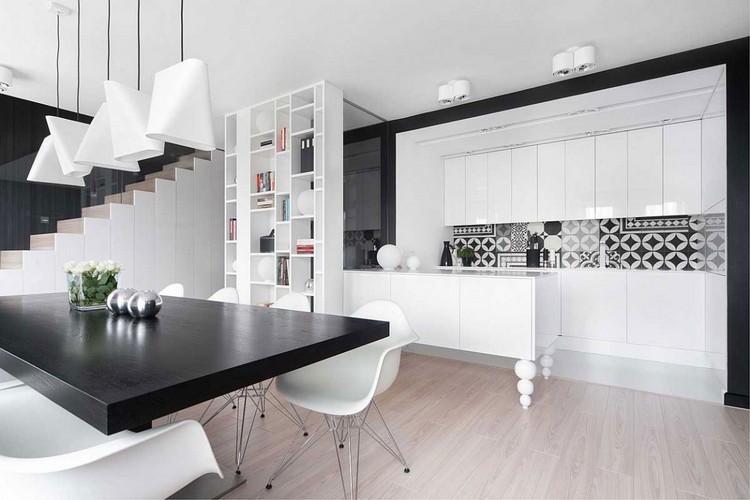 couleur-cuisine-armoires-blanches-crédence-carreaux-noir-blanc-plancher-bois-clair couleur pour cuisine