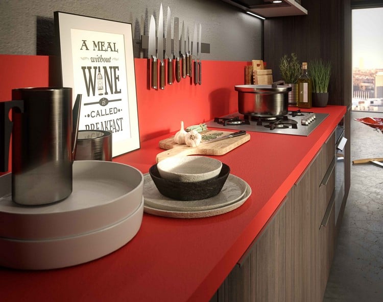 couleur-cuisine-crédence-cuisine-plan-travail-rouge-façade-armoires-bois