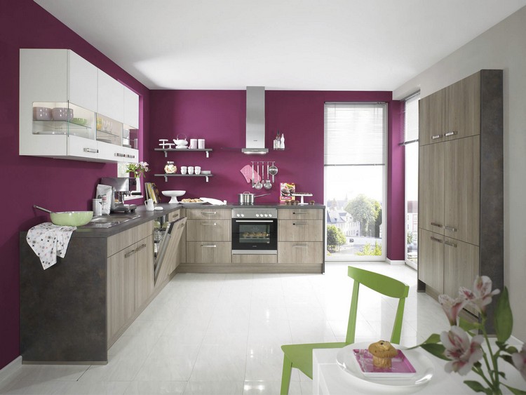 couleur-cuisine-peinture-murale-aubergine-façade-armoires-blanc-bois couleur pour cuisine