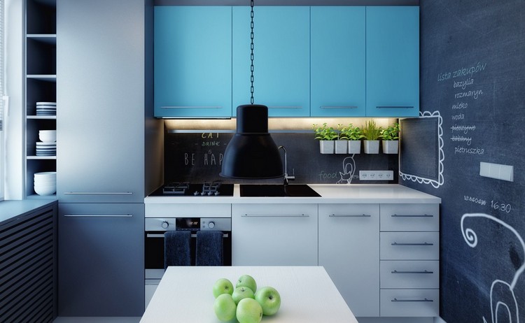couleur-cuisine-peinture-murale-crédence-tableau-noir-armoires-bleues-blanches-grises couleur pour cuisine
