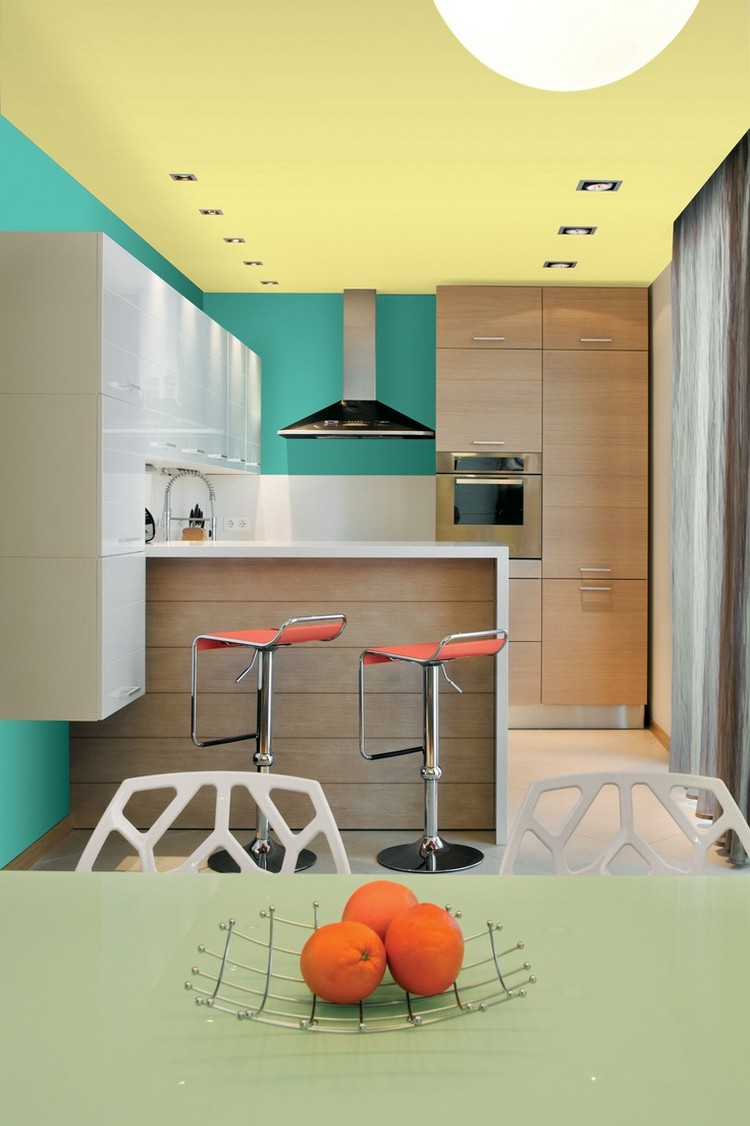 couleur-cuisine-peinture-murale-vert-jaune-façade-armoires-bois-blanc couleur pour cuisine