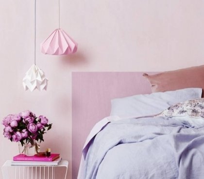 couleur-peinture-chambre-moderne-rose-pâle-bouquet-pivoines-roses