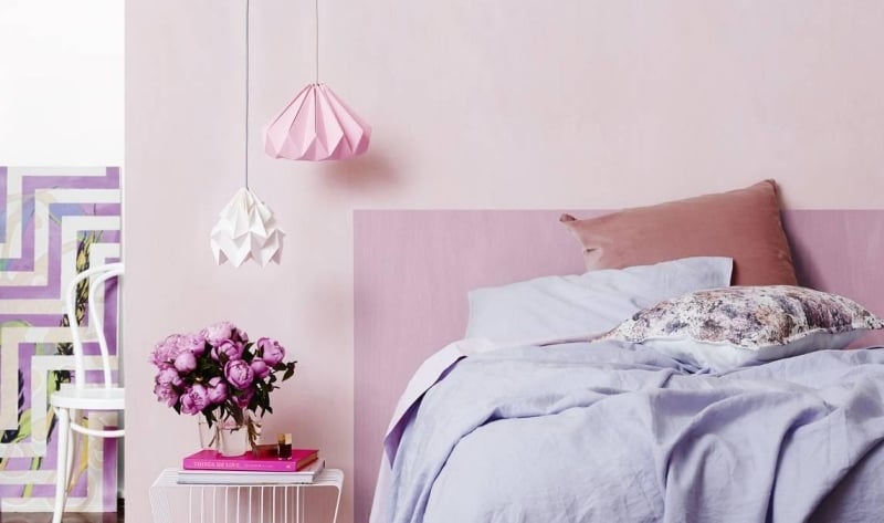 couleur-peinture-chambre-moderne-rose-pâle-bouquet-pivoines-roses couleur peinture chambre
