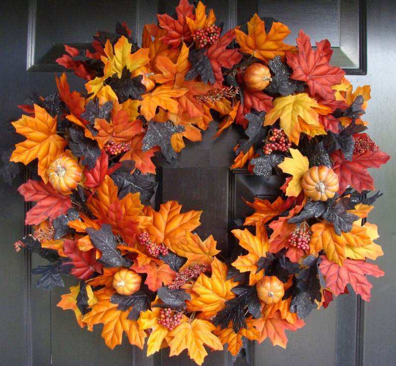 couronne-automne-DIY-feuilles-artificielles-orange-rouge-mini-citroulles