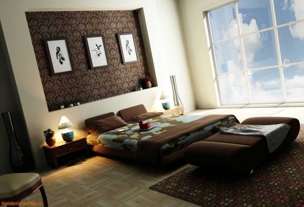 deco-chambre-adulte-papier-peint-marron-grand-lit-tapis-lampe-poser