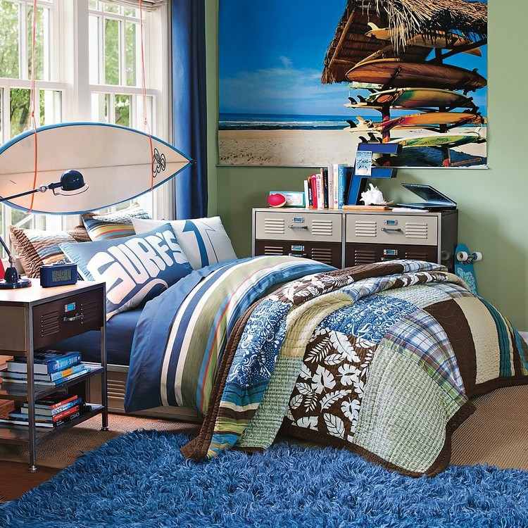 deco-chambre-enfant-theme-surf-grand-lit-couverture-tapis-shaggy-tableau