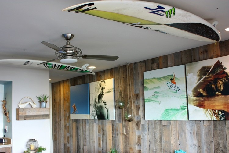 deco-chambre-enfant-theme-surf-revetement-mural-bois-tableau-ventilateur