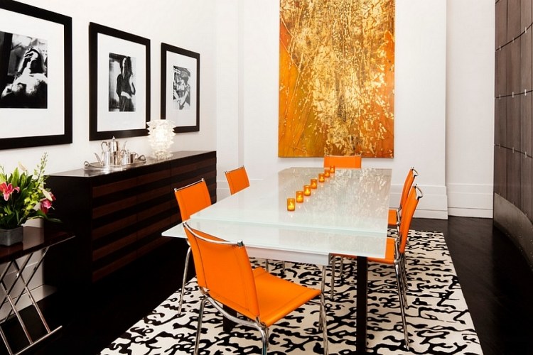 deco-murale-originale-salle-manger-peinture-blanche-tableau-orange-tapis-noir-blanc déco murale originale