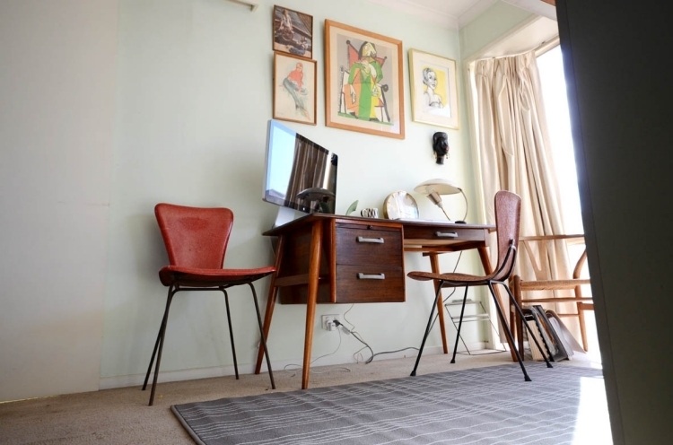 deco-vintage-meubles-bureau-chaises-tableau-tapis-rideaux