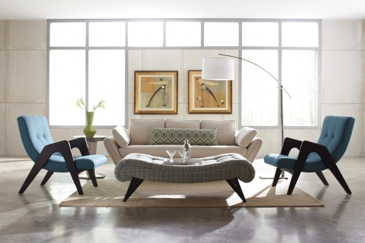deco-vintage-meubles-fauteuils-table-rectangulaire-canape-rembouree-coussins-tapis