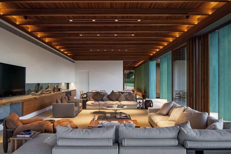design-déco-intérieure-plafond-bois-spots-LED-encastrés