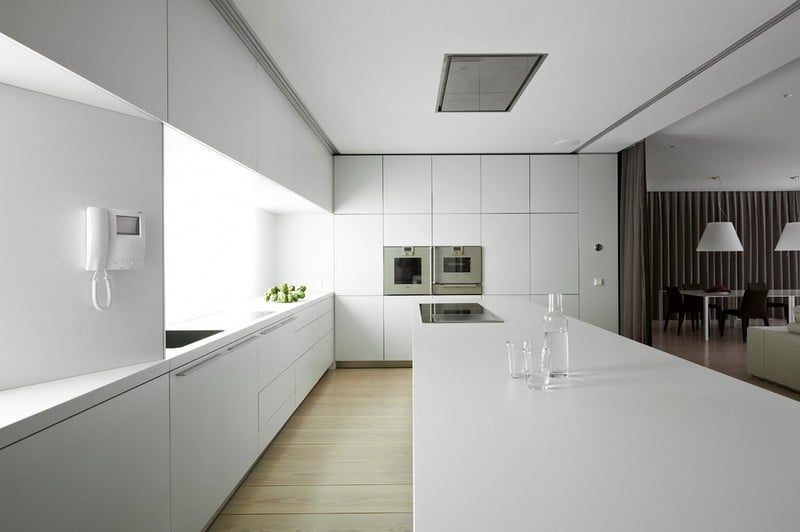 design-intérieur-cuisine-minimaliste-sol-bois-clair
