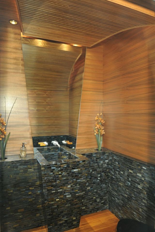 design-mural-salle-bains-revêtement-mural-bois-mosaique-gris-foncé-miroir-design