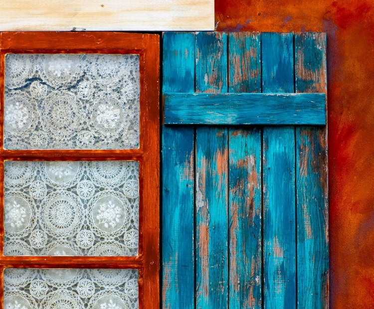 diy-deco-cadre-vieille-fenetre-peinture-ecaille-turquoise