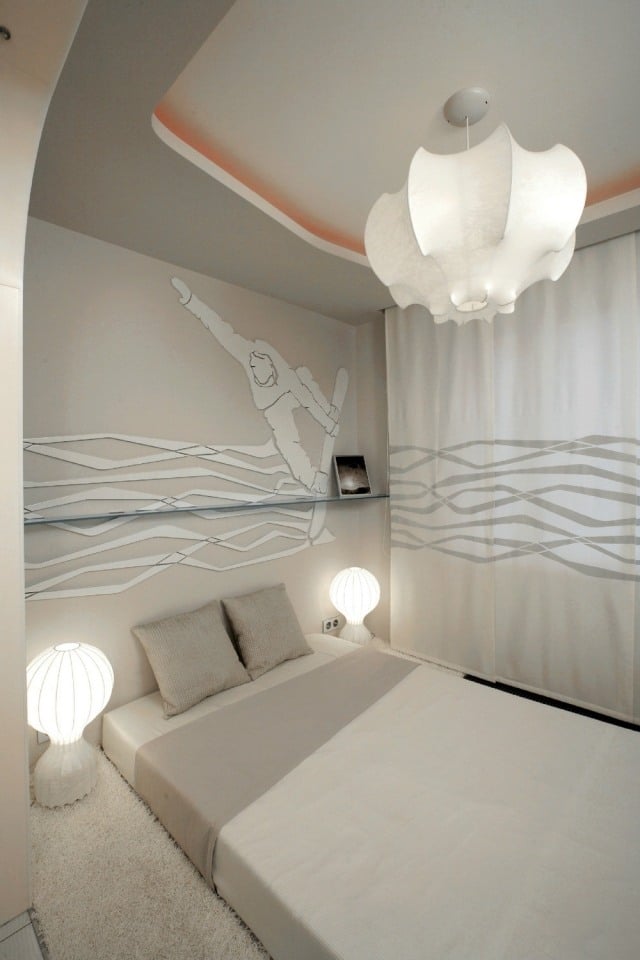 déco-chambre-adulte-suspension-blanche-lampe-poser-rideau-transparent