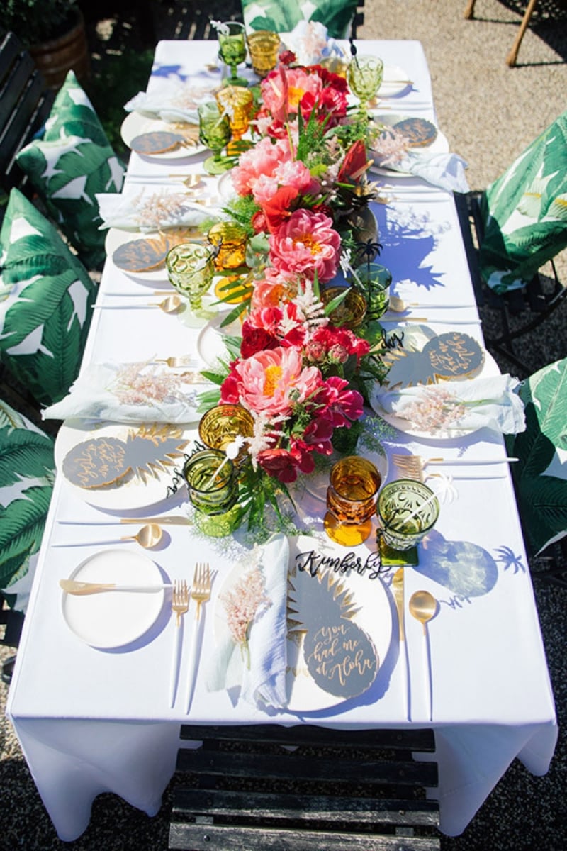 déco garden-party multicolore centre table bouquets fleurs