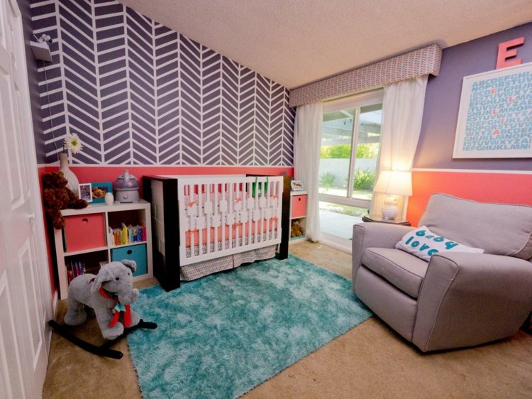 déco-murale-chambre-bébé-fauteuil-tout-confort-tapis-chaise-bascule