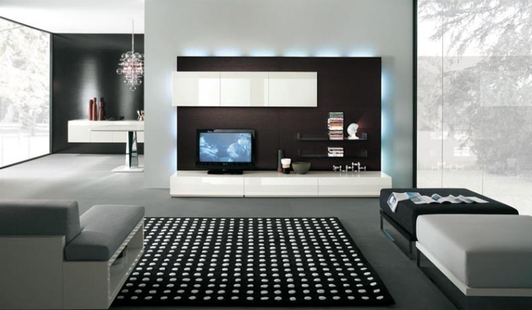 ensemble-mural-tv-led-armoires-blanches-panneau-mural-bois-sombre-tapis-noir-blanc