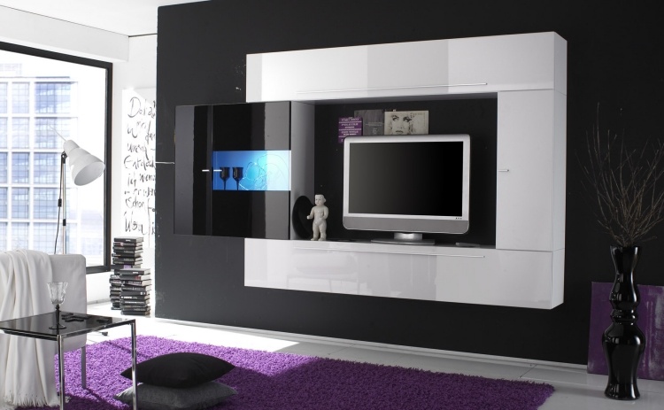 ensemble-mural-tv-led-noir-blanc-poignées-linéaires-tapis-pourpre ensemble mural tv