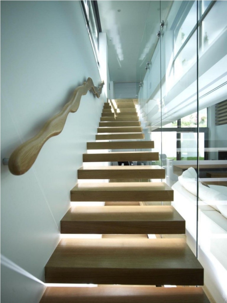 escalier en bois marches LED-main-courante-aspect-bois-flotté