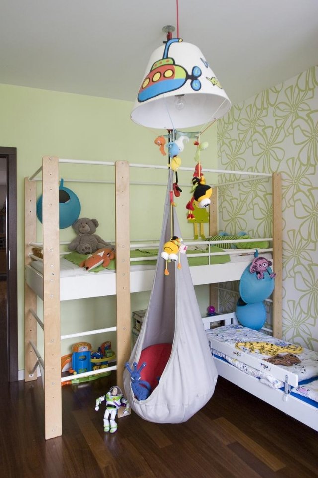 idee-deco-chambre-enfant-lit-mezzanin-hamac-suspension