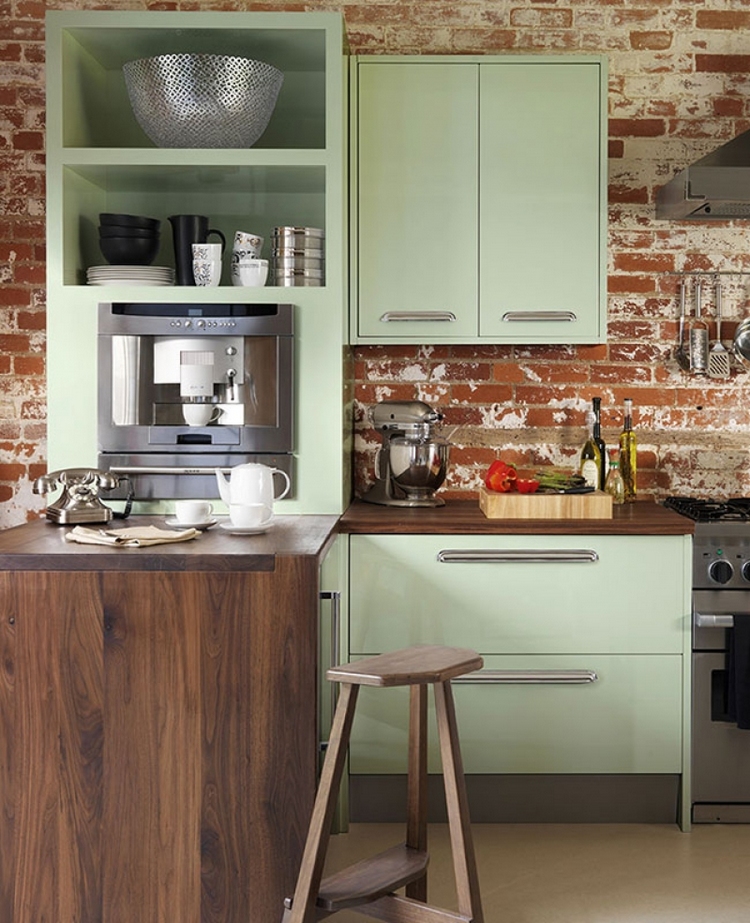 idées-déco-cuisine-originale-brique-apparente-armoires-vert-pastel