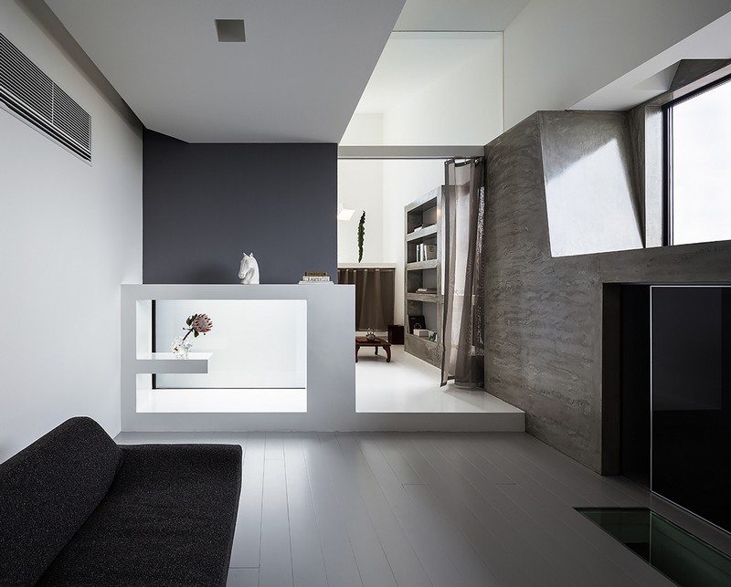 interieur-minimaliste-salle-séjour-canapé-nor-meuble-rangement-lumineux-mur-béton minimaliste