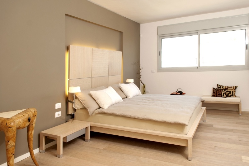 intérieur-design blanc bois clair beige chambre adulte