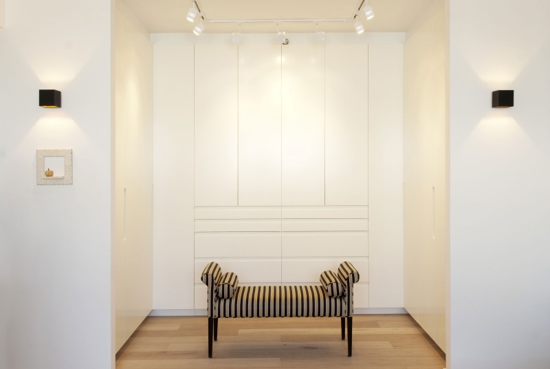 intérieur-design moderne blanc armoire blanche encastrée