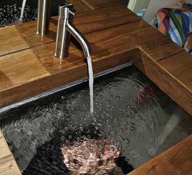 lavabo-design-lago-bois-verre-style-rustique-illusion-optique